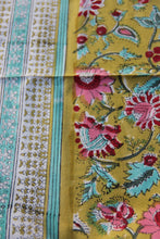 Load image into Gallery viewer, HELLINGLY Tablecloth