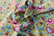 Load image into Gallery viewer, HELLINGLY Tablecloth