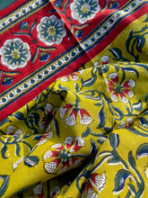 Load image into Gallery viewer, PEASMARSH Tablecloth