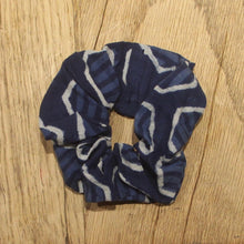 Load image into Gallery viewer, DOREEN Scrunchies
