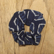 Load image into Gallery viewer, DOREEN Scrunchies
